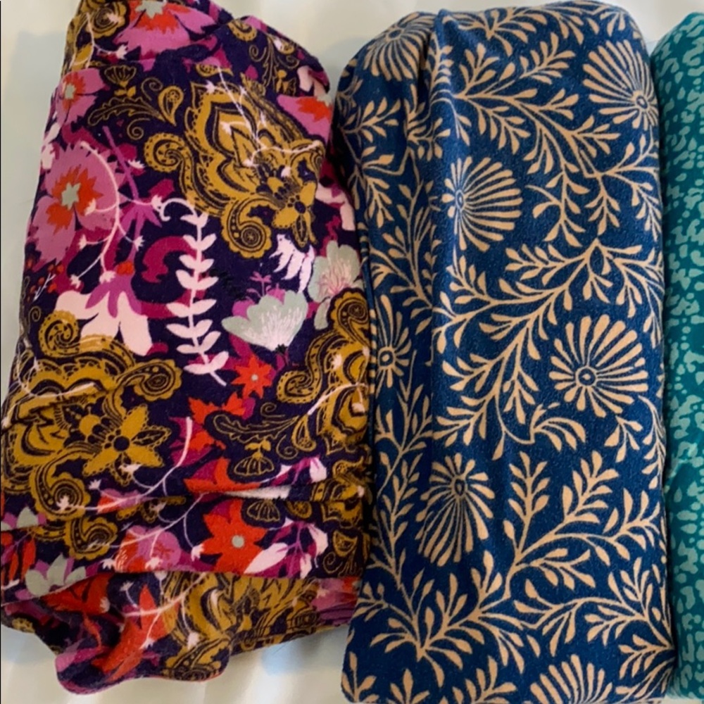 Five pairs of  LULAROE one size leggings - Picture 3 of 5